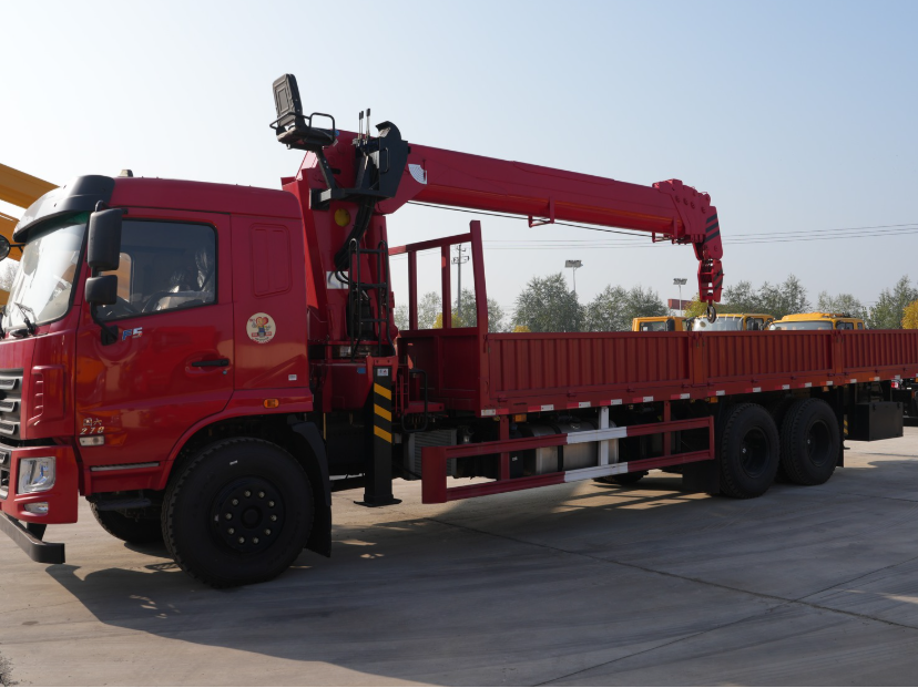 The Difference Between a Truck Crane and a Boom Truck