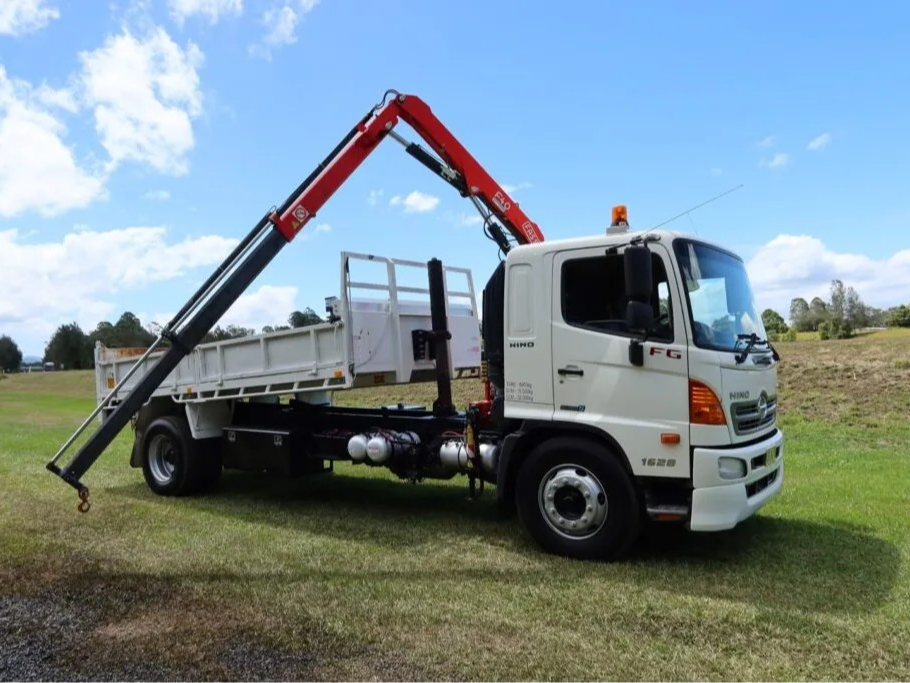 How to Pick the Right Crane Truck for Your Needs
